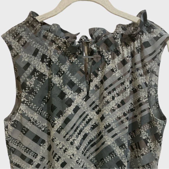 Cabi Graph Blouse  Ruffle Collar Sleeveless Blouse Size Small - Picture 7 of 14